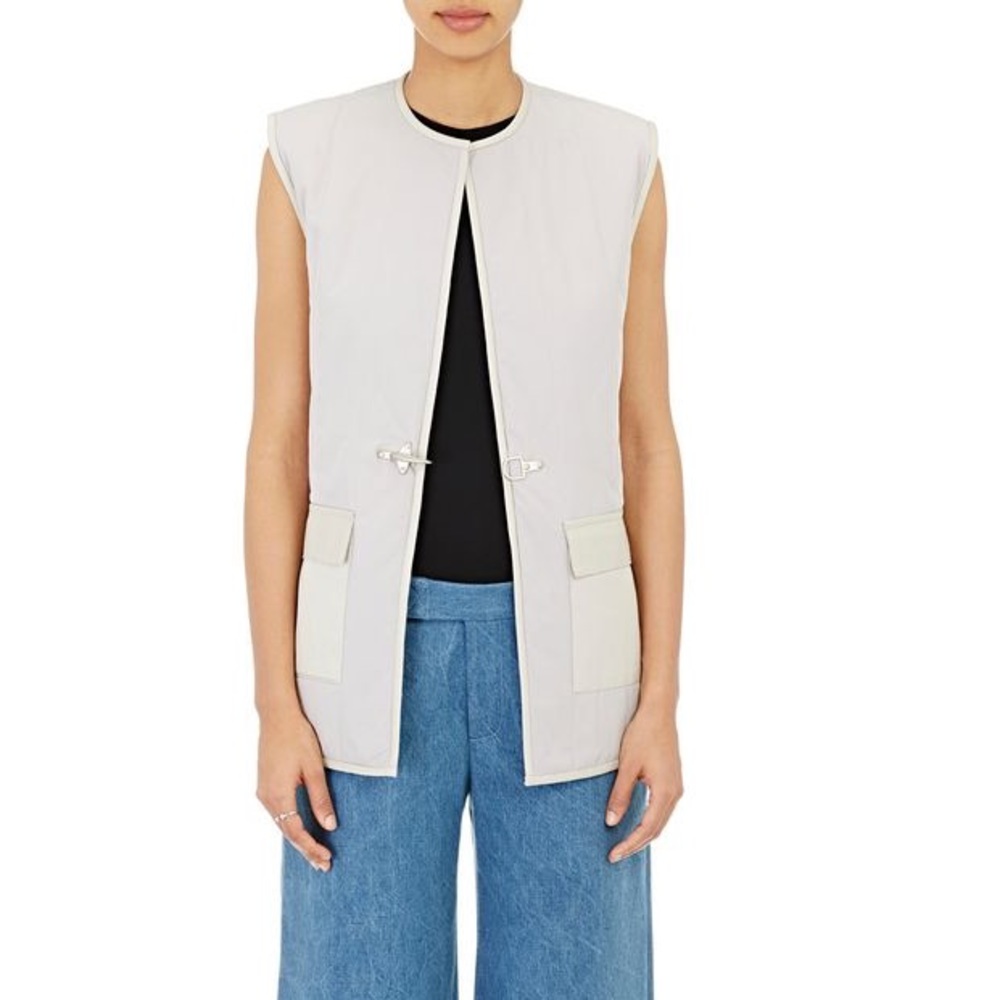 Nomia grey quilted work vest with latch hook 🌟